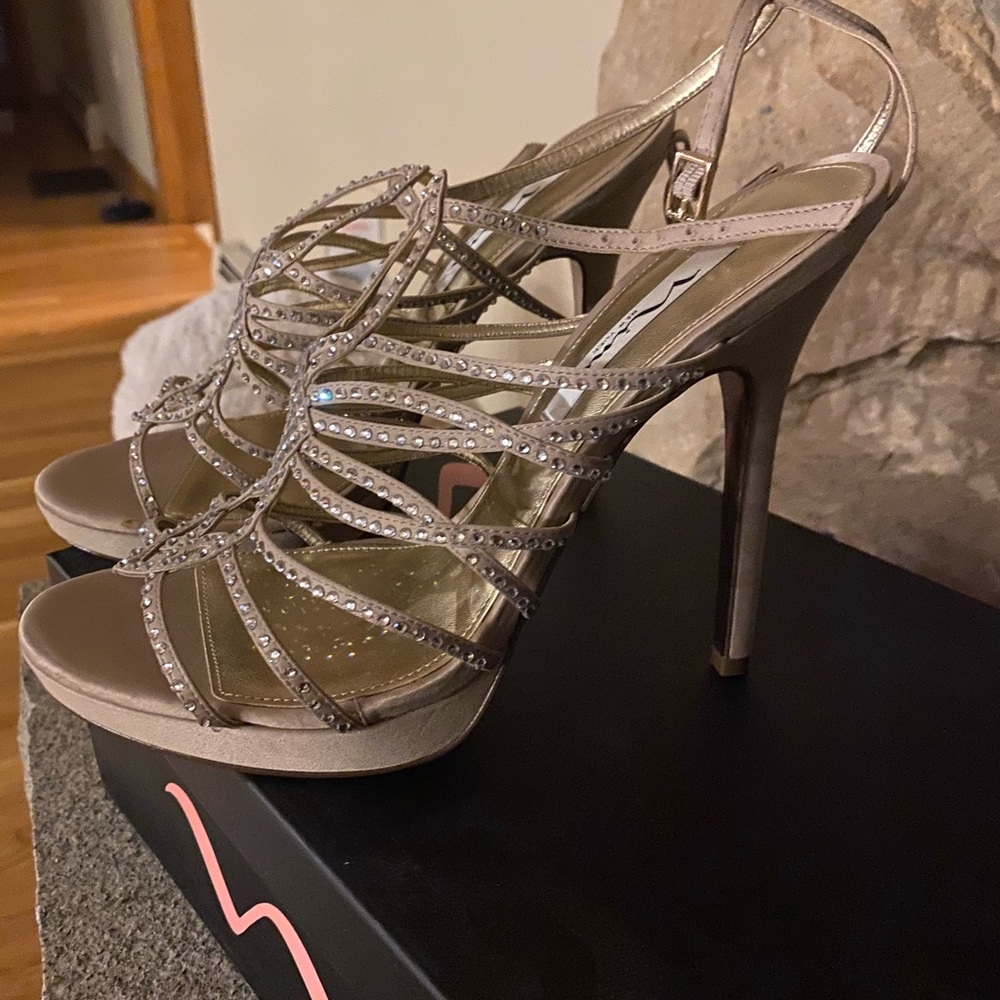 Nude straps sandal